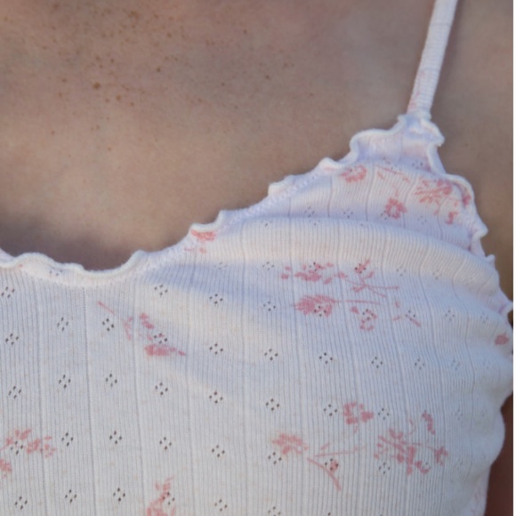 NWT Brandy Melville Floral Nicolette Ruffle Tank - Picture 3 of 6